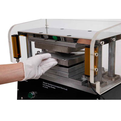 Pilote semi automatique Line Laboratory Al Laminated Film Machine de cellules de poche