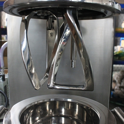 Machine de batterie au lithium refroidisseur d'eau de alimentation de dispositif de vide d'axe de triple de volume de 2 litres de pompe à vide planétaire de mélangeur
