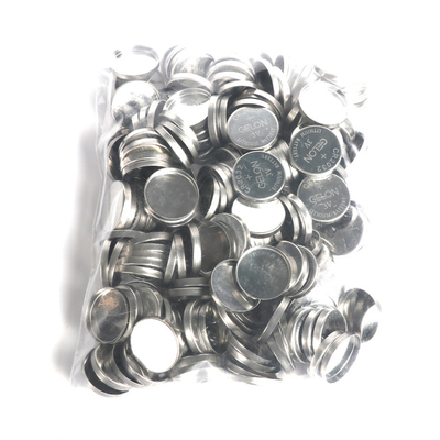 Caisses blanches argentées de cellules de pièce de monnaie d'Ion Battery Material CR20XX de lithium